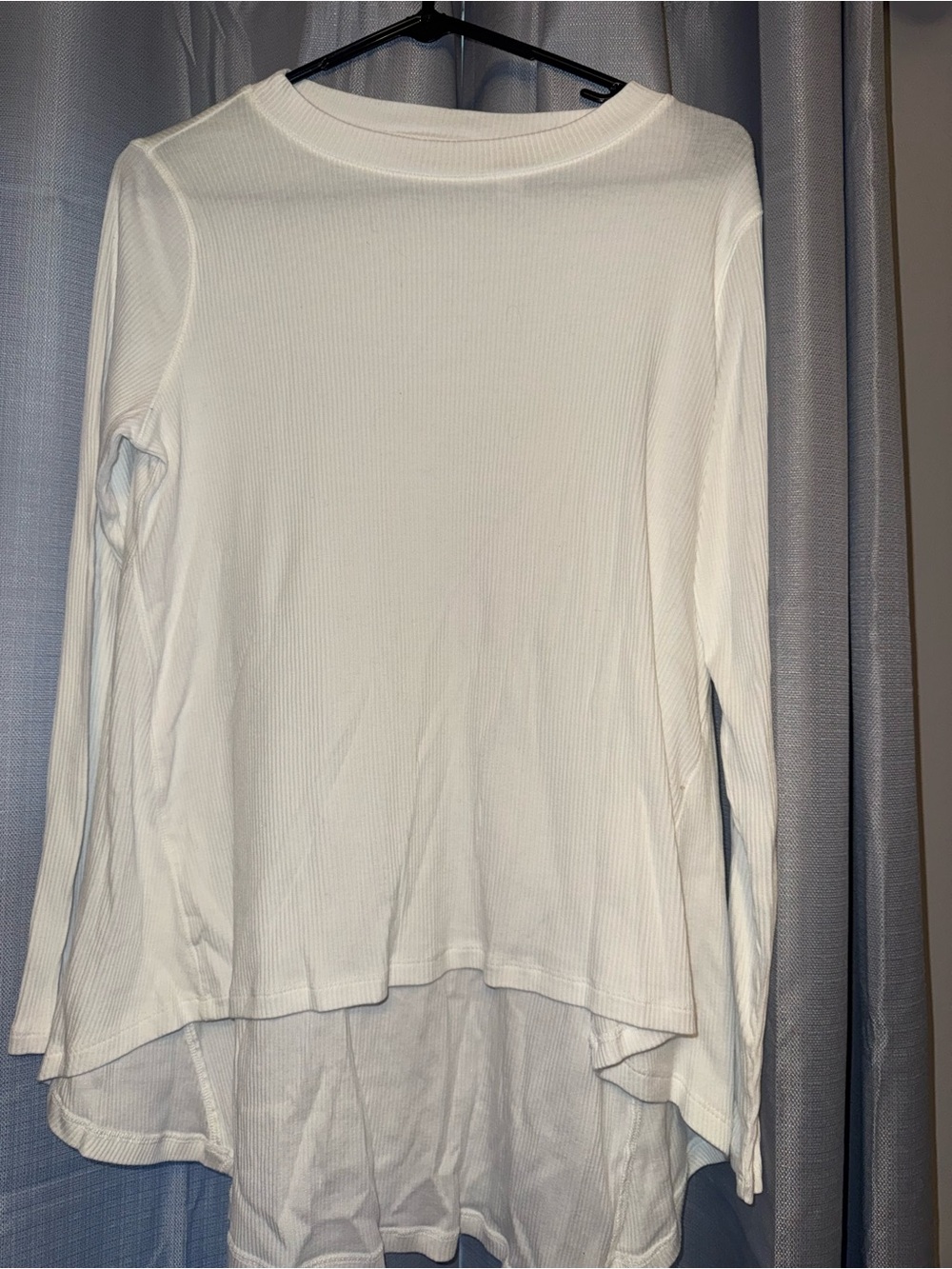Women’s White Long-Sleeve High-Low Ribbed Top
